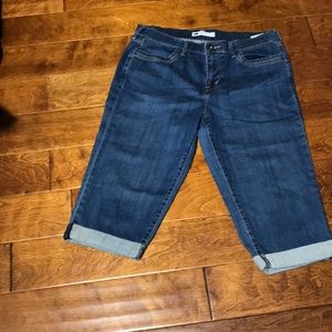🔴 Levi’s Cropped Jeans Capri size 12